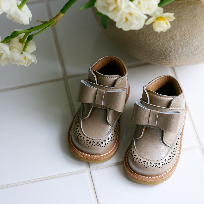 Wheat Footwear Bootie Velcro Bowy Prewalkers 9011 beige