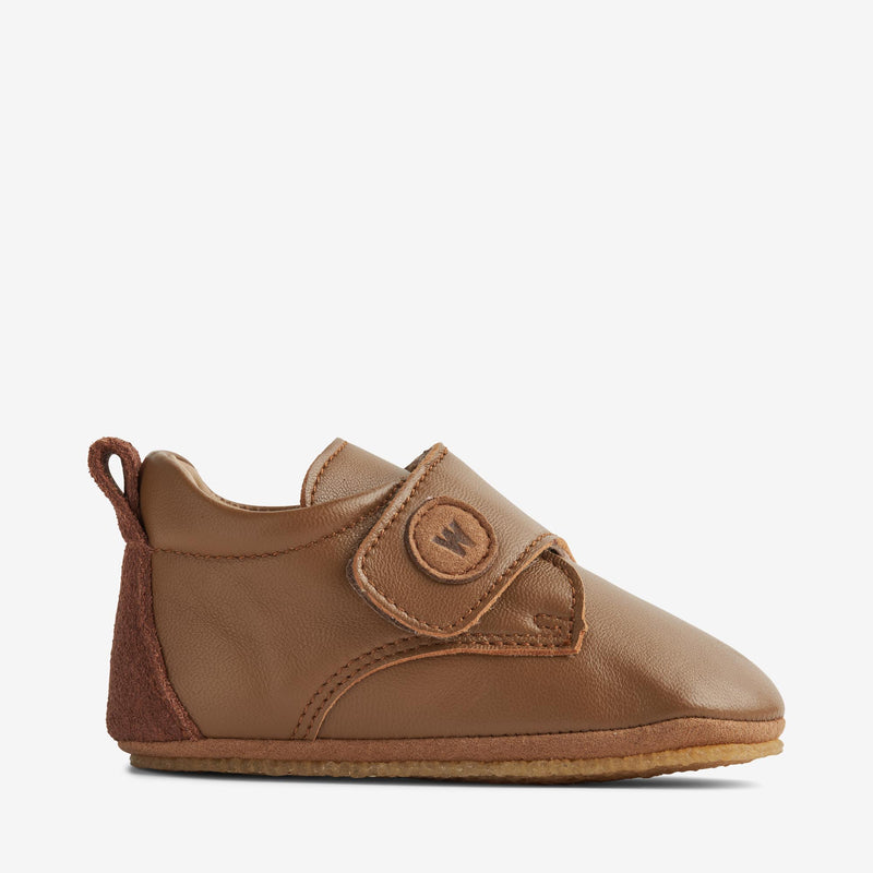 Wheat Footwear Indoor Shoe Dakota Indoor Shoes 9002 cognac