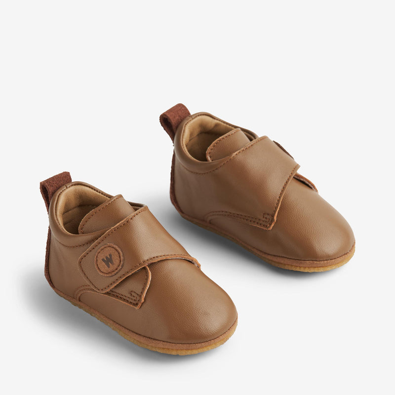 Wheat Footwear Indoor Shoe Dakota Indoor Shoes 9002 cognac