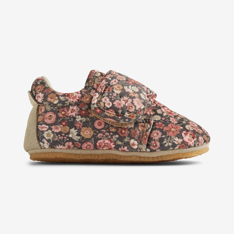 Wheat Footwear Indoor Shoe Sasha Indoor Shoes 1186 raven wild flowers