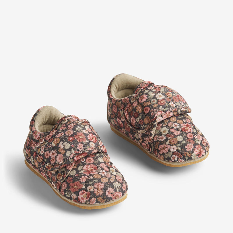 Wheat Footwear Indoor Shoe Sasha Indoor Shoes 1186 raven wild flowers