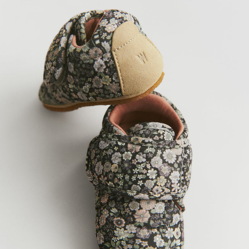 Wheat Footwear Indoor Shoe Sasha Indoor Shoes 9527 black sea flowers