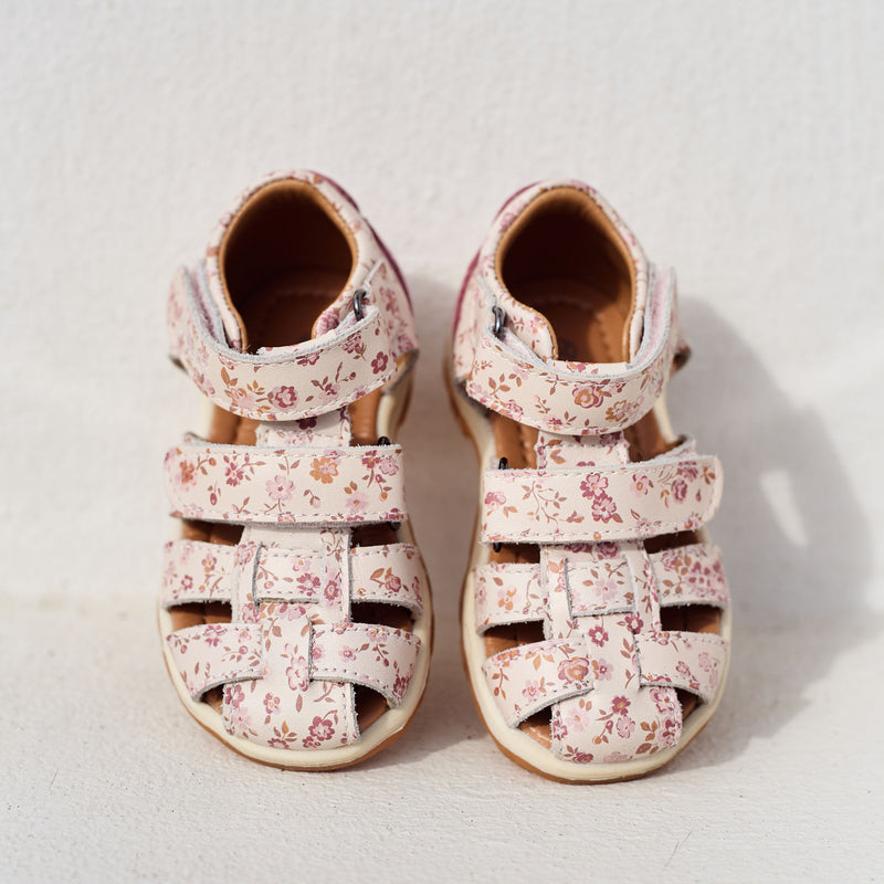 Wheat Footwear Sandal Frei Sandal 2475 rose flowers
