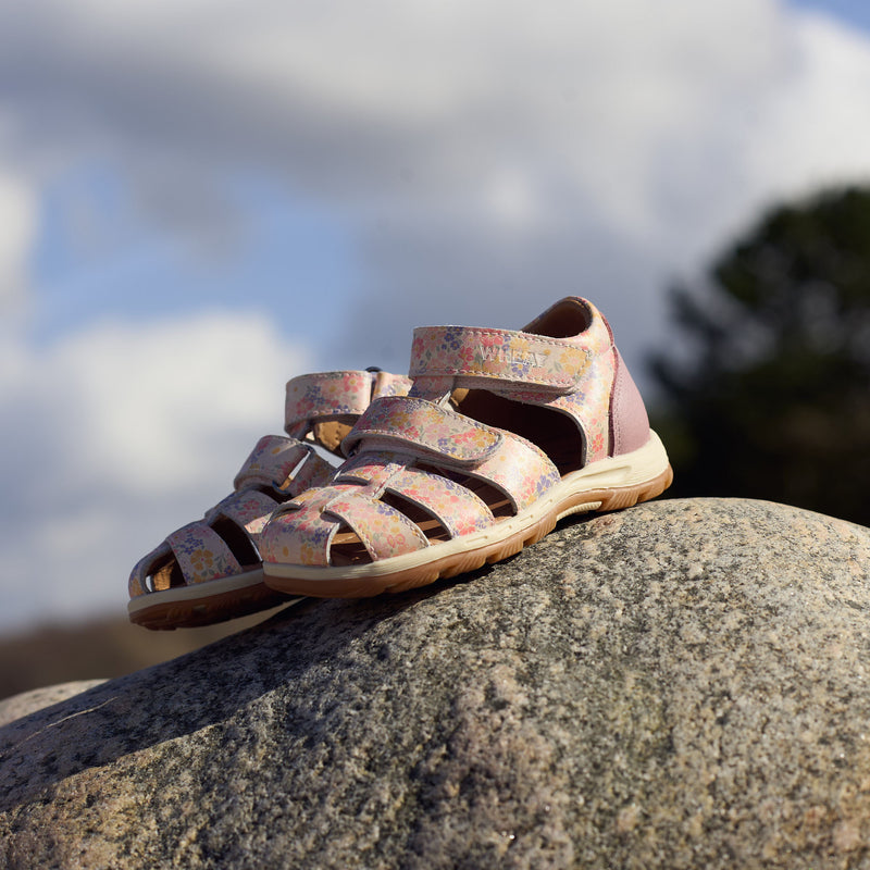 Wheat Footwear Sandal Frei Sandal 2475 rose flowers