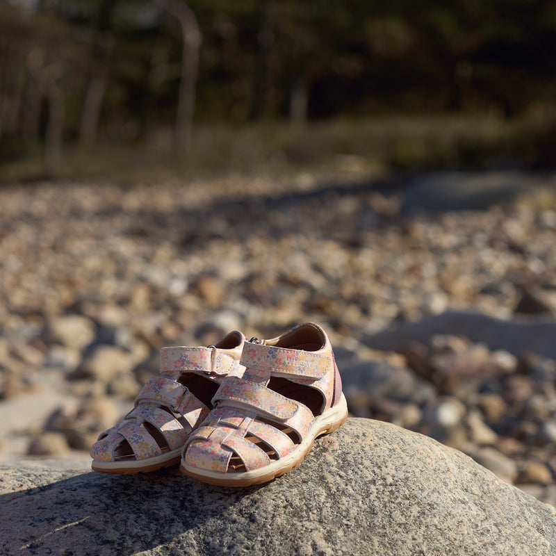 Wheat Footwear Sandal Frei Sandal 2475 rose flowers