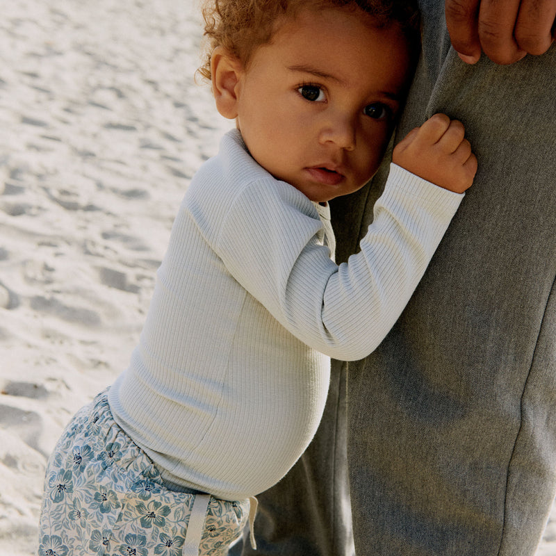 Wheat Main Shorts Max Shorts 9412 aqua hawaii flowers