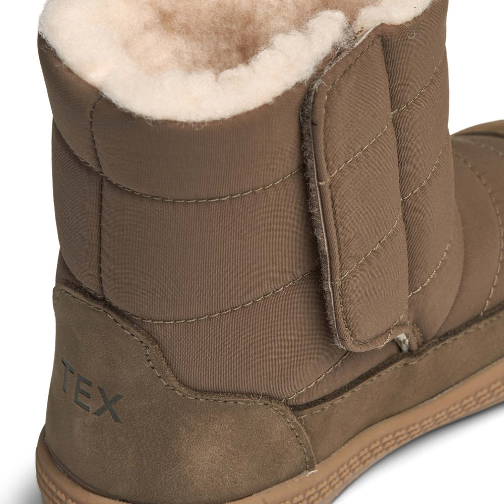 Ugg australia zaire quilted boots hotsell